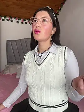 Mia salinass online show from 13, 11, 2025