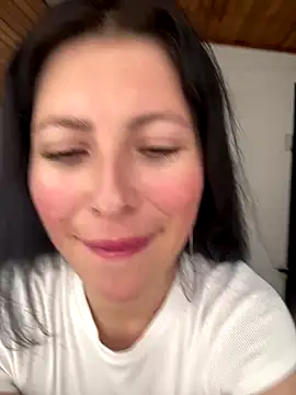 Mia salinass online show from 12, 9, 2025