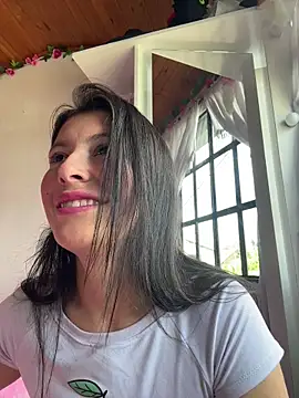 Mia salinass online show from 26, 11, 2025