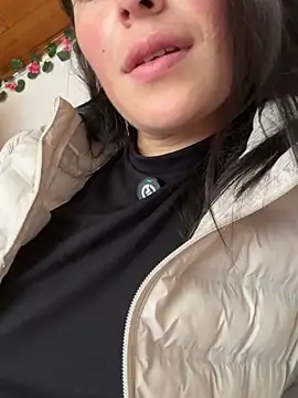 Mia salinass online show from 12, 11, 2025