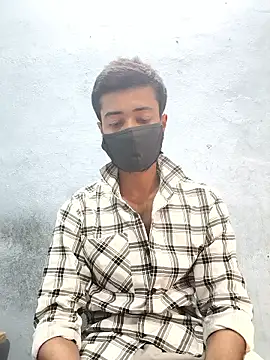 GirlsCrush  online show from 9, 11, 2025