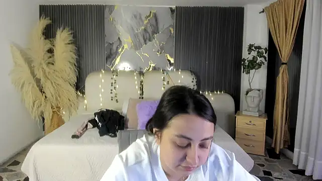 SarahCastro1  online show from 18, 4, 2026