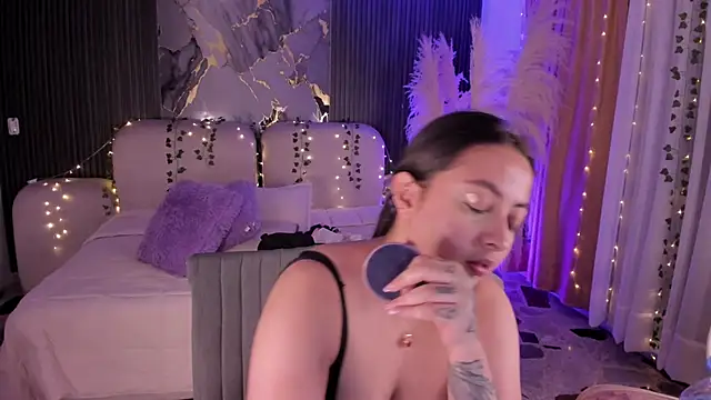 SarahCastro1  online show from 28, 3, 2026