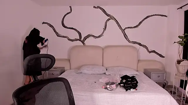 SarahCastro1  online show from 22, 9, 2025