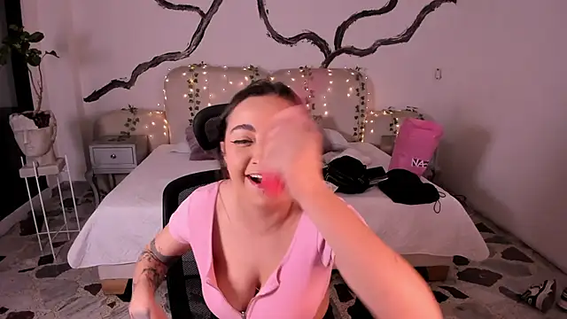 SarahCastro1  online show from 17, 9, 2025