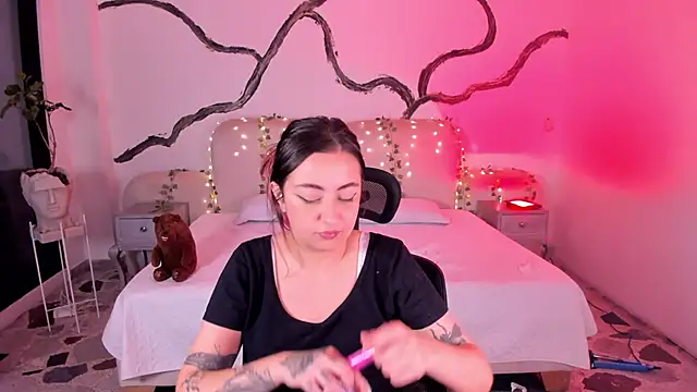 SarahCastro1  online show from 18, 9, 2025