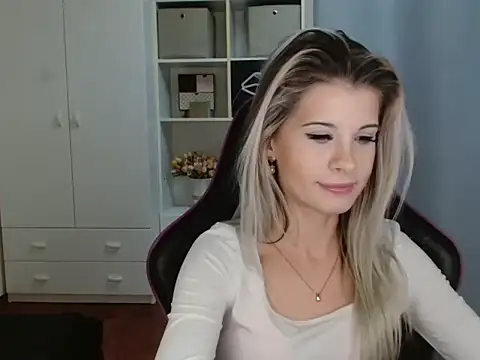 KristineGlow online show from 19, 12, 2025