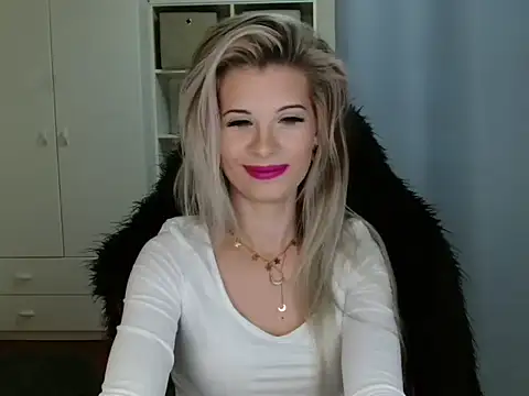 KristineGlow online show from 6, 11, 2025