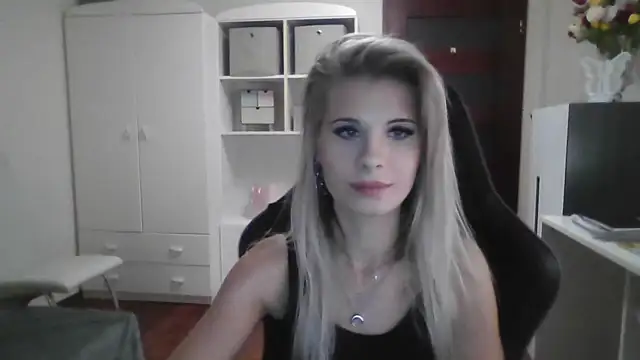 KristineGlow online show from 3, 10, 2025