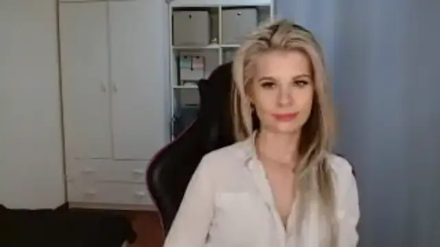 KristineGlow online show from 6, 4, 2026