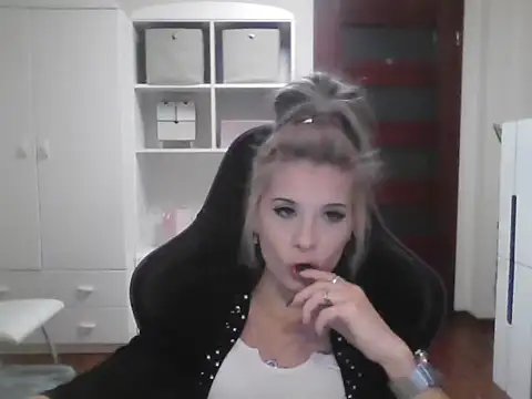 KristineGlow online show from 9, 10, 2025