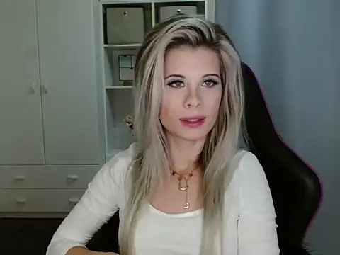 KristineGlow online show from 6, 11, 2025