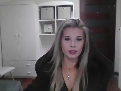 KristineGlow online show from 7, 10, 2025