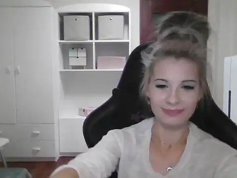 KristineGlow online show from 10, 10, 2025