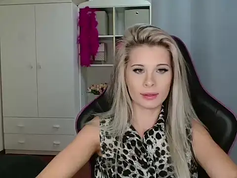 KristineGlow online show from 24, 10, 2025