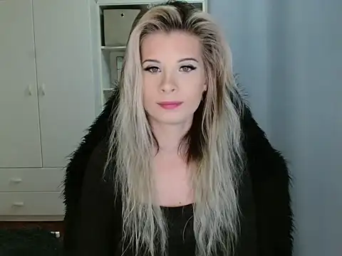 KristineGlow online show from 11, 11, 2025