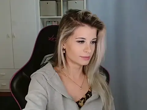 KristineGlow online show from 18, 12, 2025