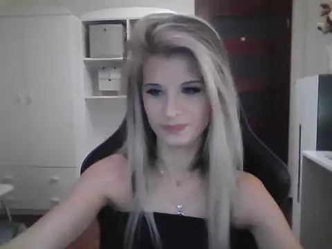 KristineGlow online show from 4, 10, 2025