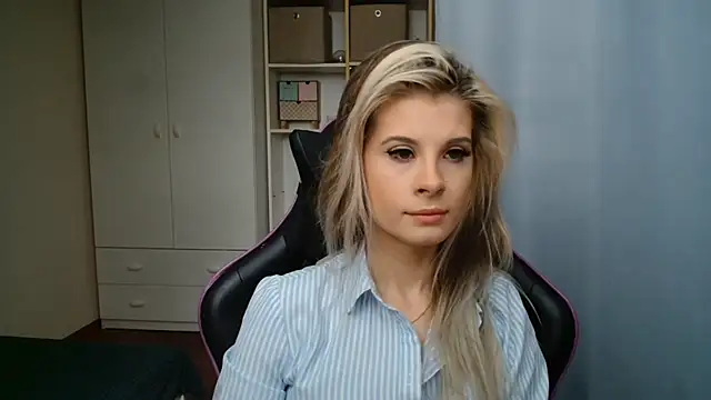 KristineGlow online show from 13, 5, 2026