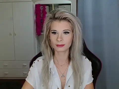 KristineGlow online show from 27, 10, 2025