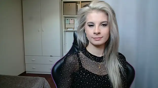 KristineGlow online show from 25, 5, 2026