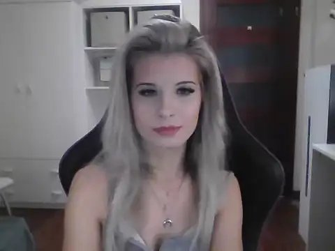 KristineGlow online show from 6, 10, 2025