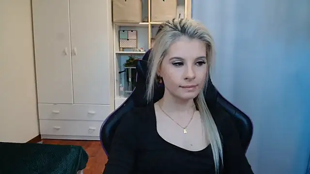 KristineGlow online show from 4, 5, 2026