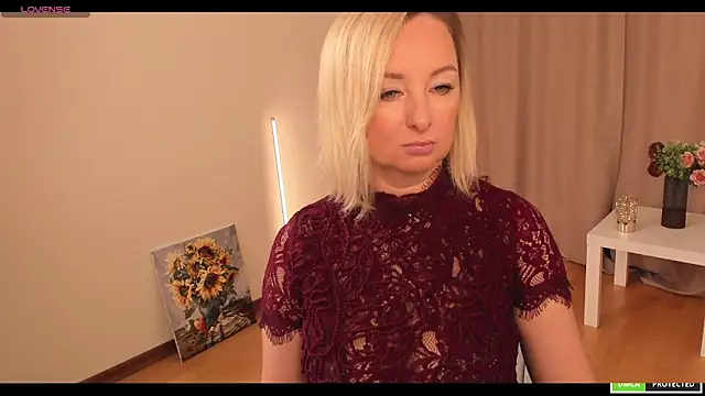 Snapshot of sexmom8 chatting on 13, 10, 2025 sexmom8 online show from 13, 10, 2025