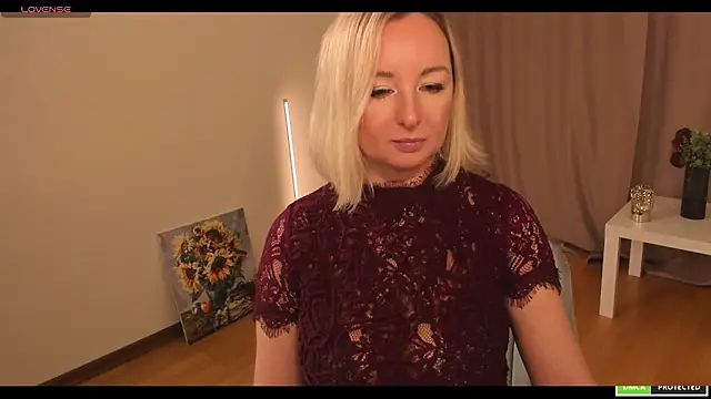 Snapshot of sexmom8 chatting on 6, 10, 2025 sexmom8 online show from 6, 10, 2025