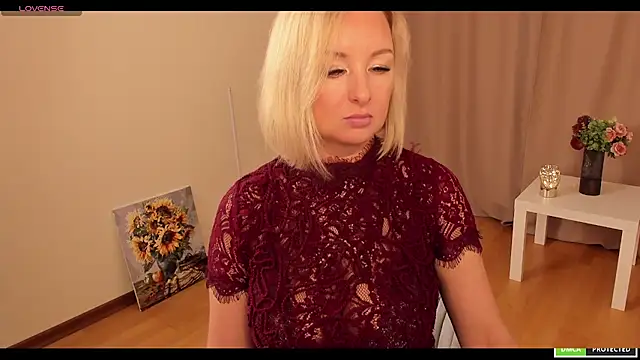 Snapshot of sexmom8 chatting on 20, 9, 2025 sexmom8 online show from 20, 9, 2025