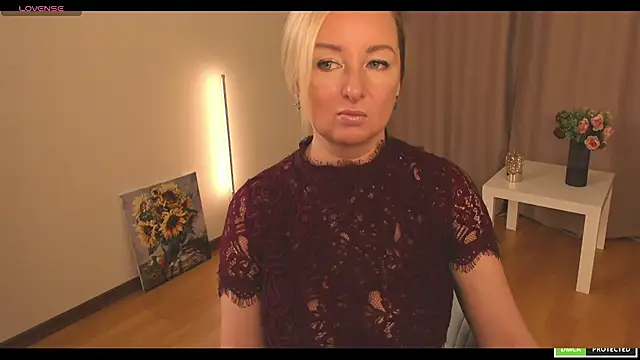 Snapshot of sexmom8 chatting on 29, 10, 2025 sexmom8 online show from 29, 10, 2025