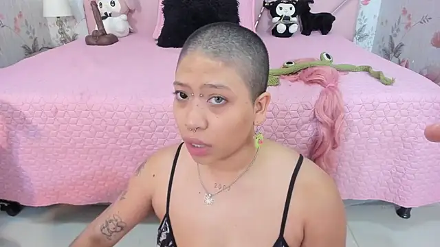 SafiroAgataaa online show from 15, 3, 2026