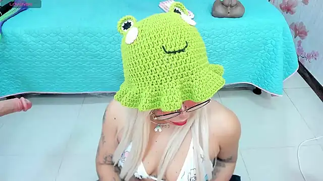 SafiroAgataaa online show from 8, 6, 2026