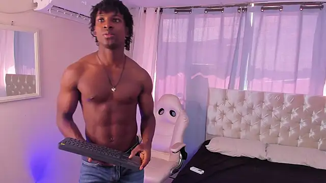 Snapshot of tau_montes chatting on 7, 11, 2025 tau montes online show from 7, 11, 2025