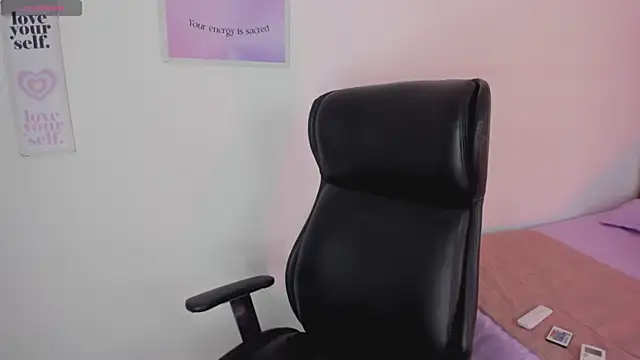 AnniEsstone online show from 15, 4, 2026