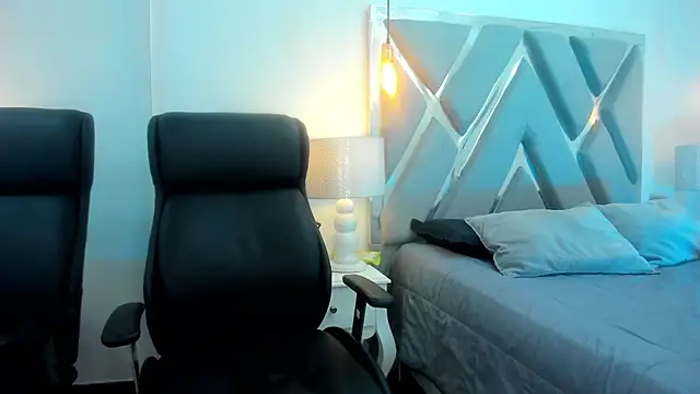 AnniEsstone online show from 19, 10, 2025