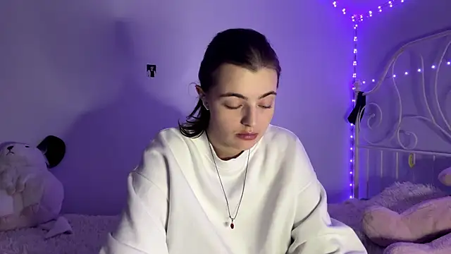 HoneyMist online show from 10, 11, 2025