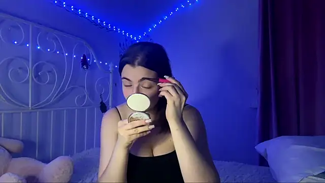 HoneyMist online show from 4, 10, 2025