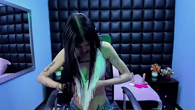 Dulce Miaa  online show from 2, 2, 2026