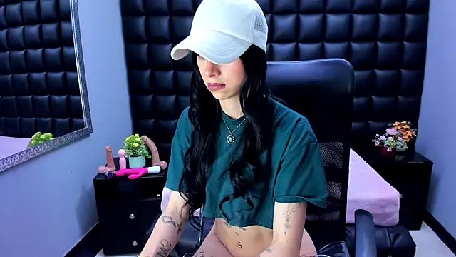 Snapshot of Dulce_Miaa_ chatting on 8, 5, 2026 Dulce Miaa online show from 8, 5, 2026