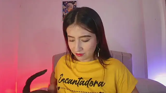 Snapshot of BrunnetAri_ chatting on 18, 7, 2026 BrunnetAri online show from 18, 7, 2026