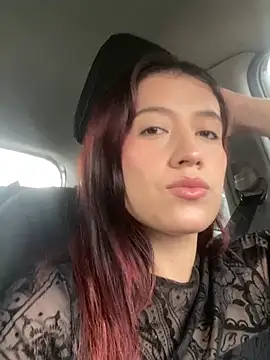 BrunnetAri  online show from 17, 4, 2026