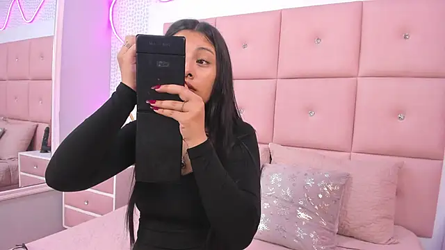 DaisySnugs1 online show from 24, 11, 2025