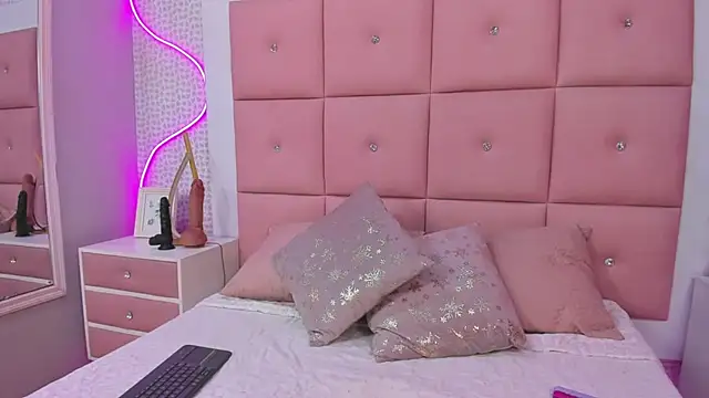 DaisySnugs1 online show from 7, 11, 2025