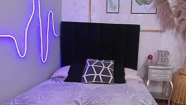 DaisySnugs1 online show from 10, 9, 2025