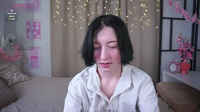 JuanaFriesz online show from 4, 4, 2026