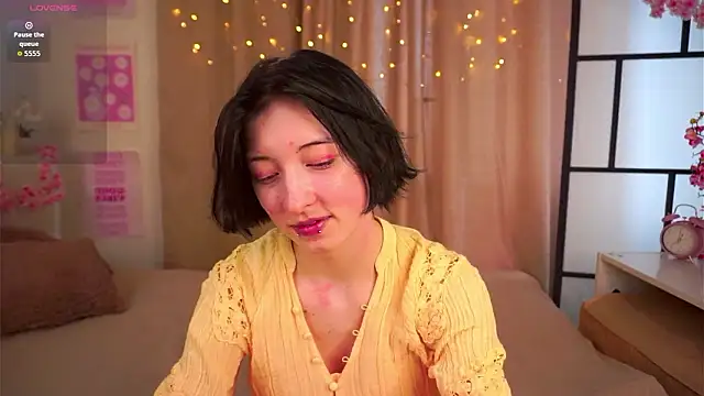 JuanaFriesz online show from 8, 3, 2026