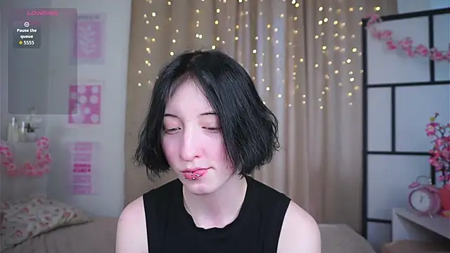 JuanaFriesz online show from 5, 4, 2026