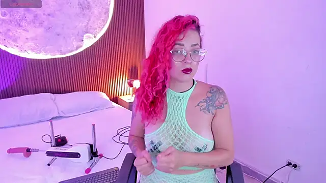 Snapshot of RoxanneStorm_ chatting on 5, 7, 2026 RoxanneStorm online show from 5, 7, 2026