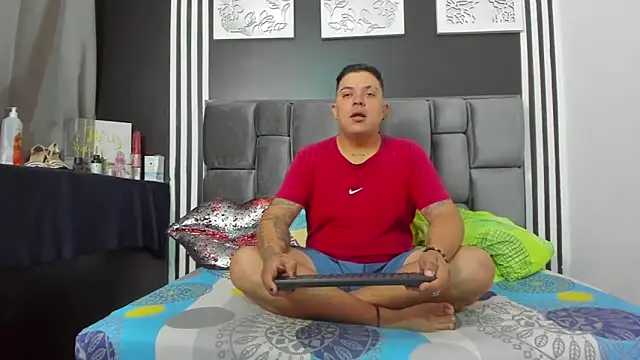 Hornycouple Hot online show from 10, 11, 2025